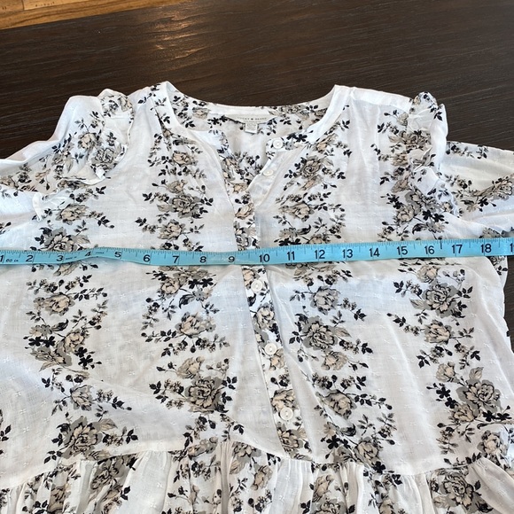 2/$25 Lucky Brand ladies blouse with peplum. Size XS. 100% modal fabric. - Picture 8 of 10